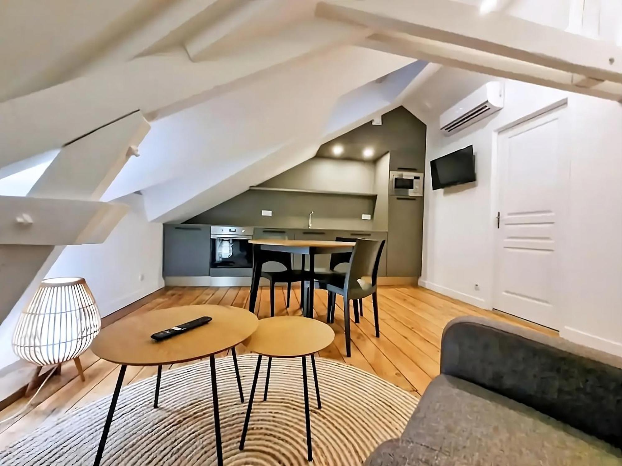 Premium Dans Belle Demeure - Hyper Centre-ville De Reims